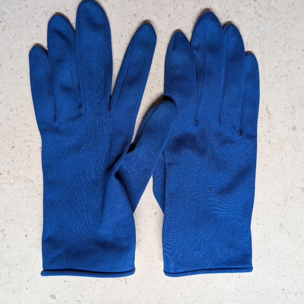 Vintage Women's Blue Formal Or Costume Gloves With Delicate Button At The Wrist - Picture 5 of 8